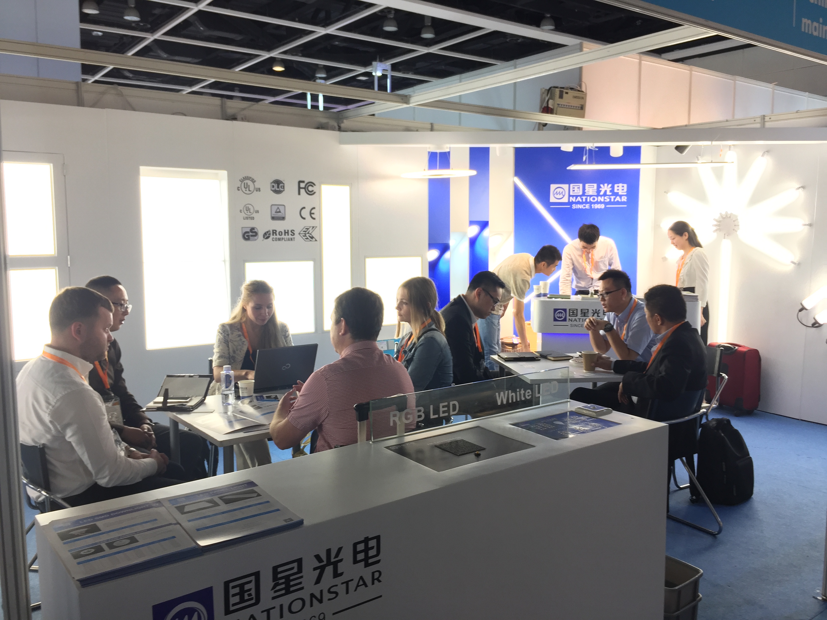 【香港展首日】南宫NG娱乐双展位 “引爆”订货热