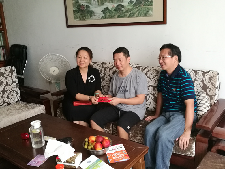 南宫NG娱乐光电党委组织开展慰问难题党员活动
