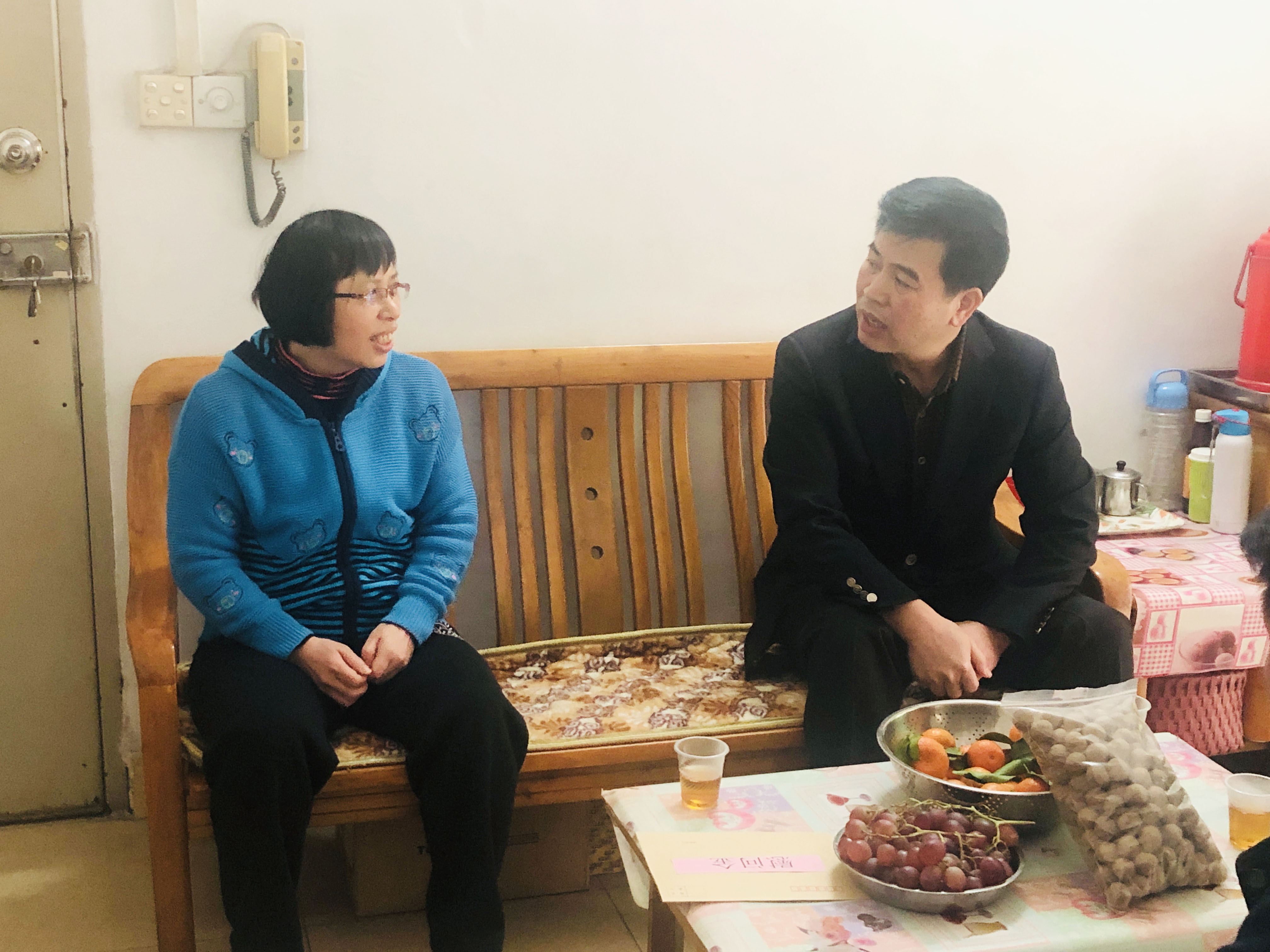 南宫NG娱乐光电组织开展慰问难题职工活动