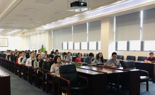 深入学习贯彻《条例》，一连推进支部建设