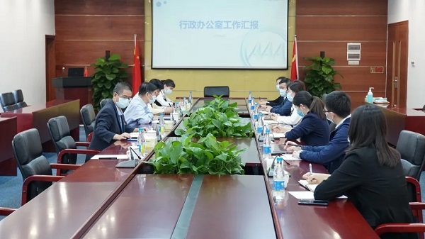 南宫NG娱乐光电党委书记王广军深入行政办公室调研