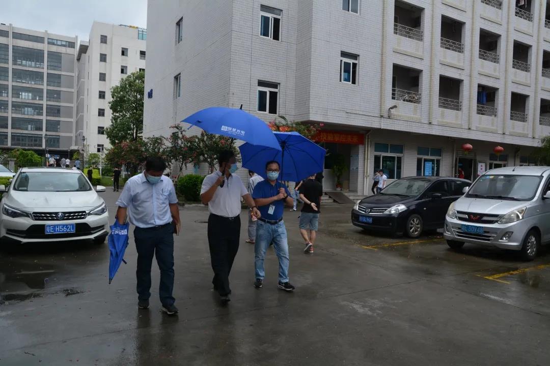 南宫NG娱乐光电党委副书记、总司理王森带队开展抗台防汛督导检查事情