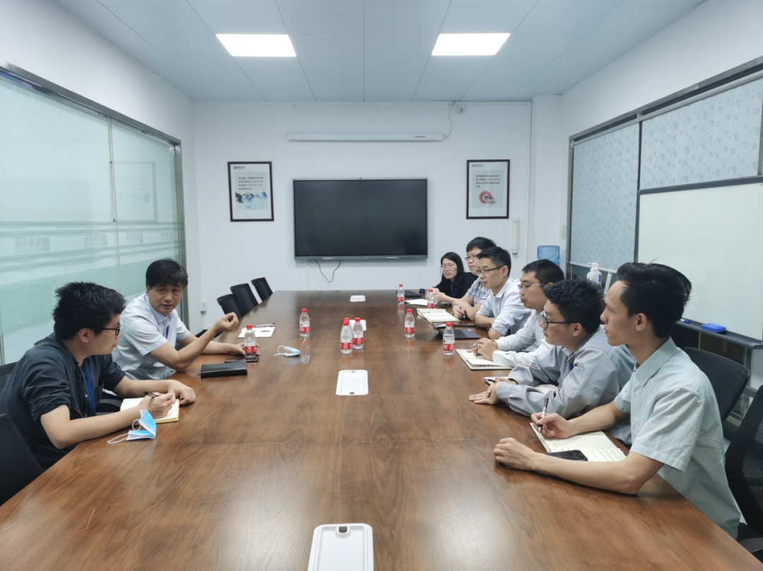 南宫NG娱乐光电党委副书记万山到CHIP党支部 “深调研、访职工、办实事”