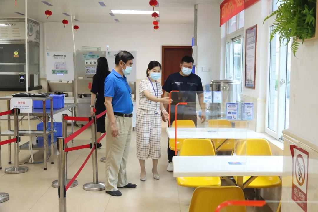 南宫NG娱乐光电党委书记、董事长王广军带队检查督导疫情防控事情