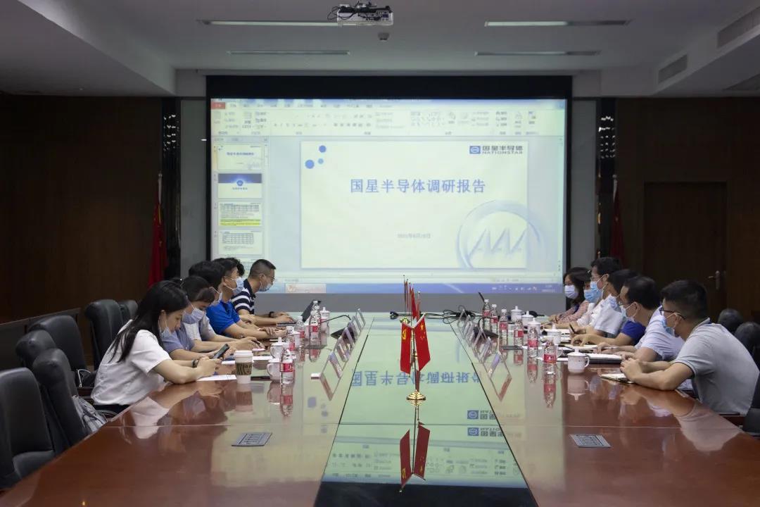 南宫NG娱乐光电党委书记王广军调研指导南宫NG娱乐半导体党支部，践行“五个一”办实事要求
