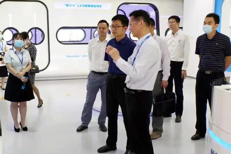 禅城区委常委、副区长庄旋一行到南宫NG娱乐光电开展“我为群众办实事”实践活动