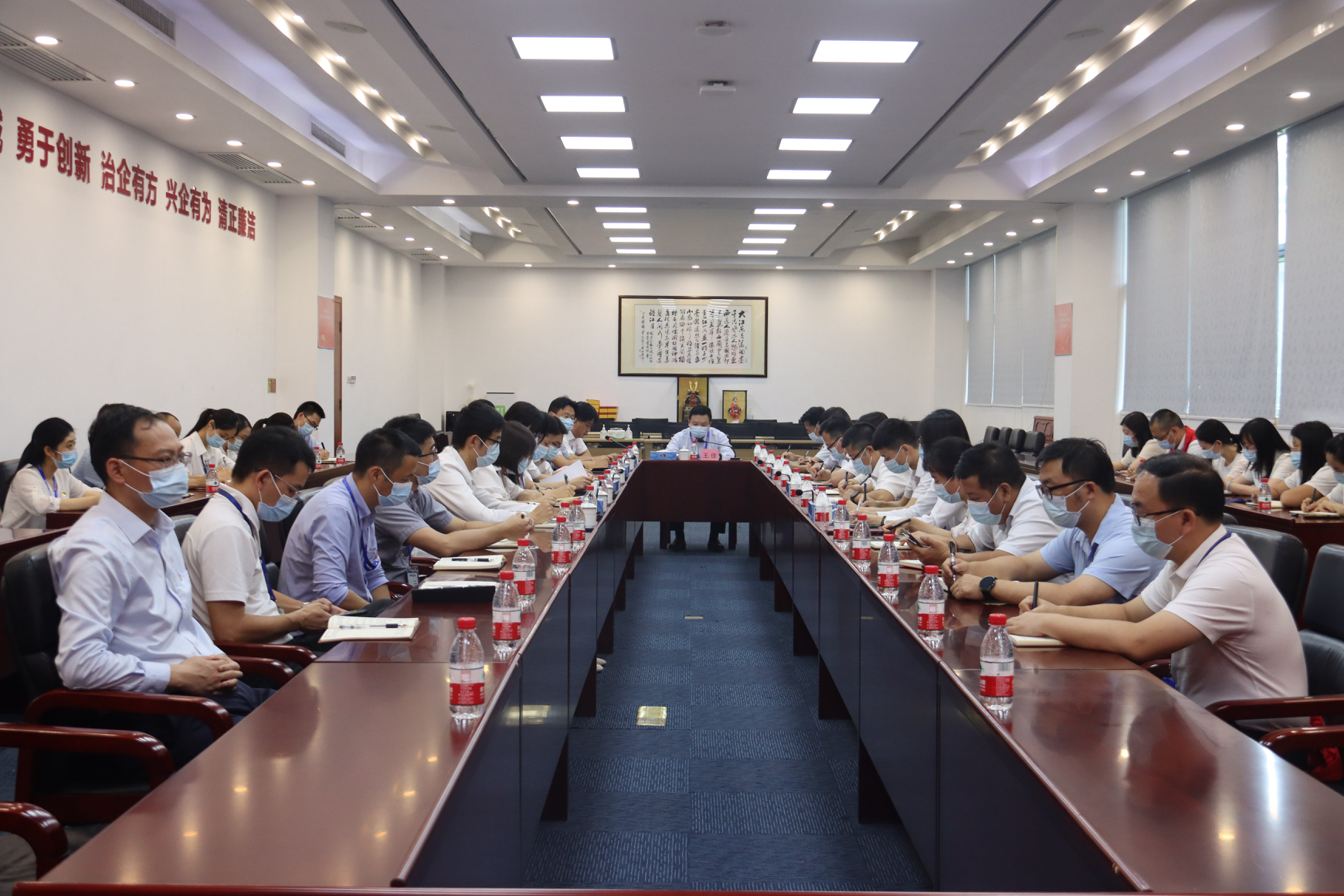 南宫NG娱乐光电党委召开党委理论学习中心组学习广东省第十三次党代会精神（扩大）聚会