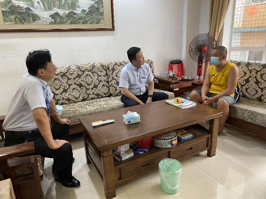 南宫NG娱乐光电党委开展“七一”慰问难题党员活动