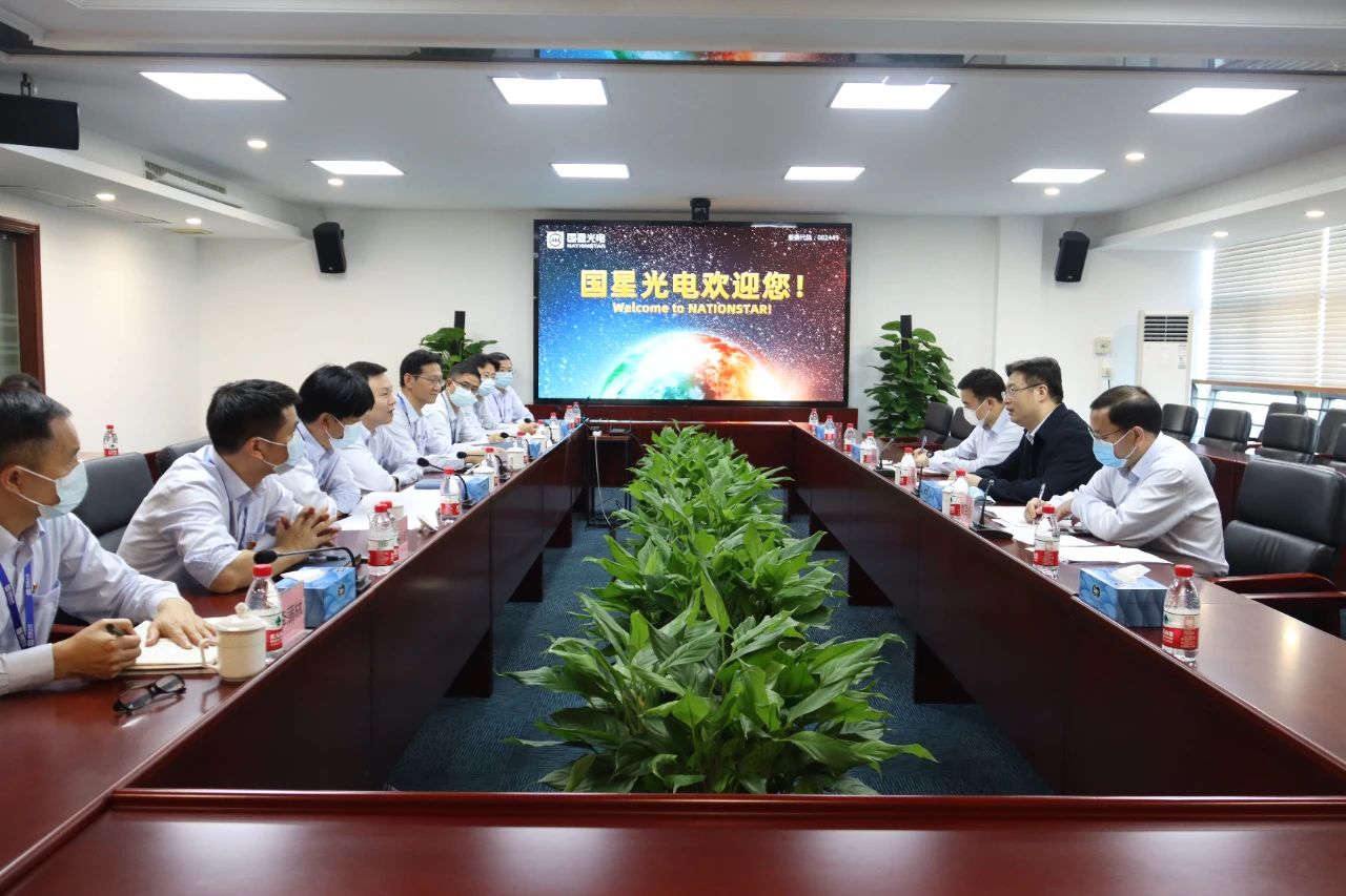 广晟控股集团党委副书记、董事、工会主席汪东兵带队到南宫NG娱乐光电开展“我为群众办实事”实践活动