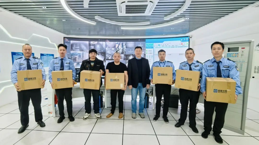 春节我在岗 慰问暖人心 | 南宫NG娱乐光电春节慰问在岗员工